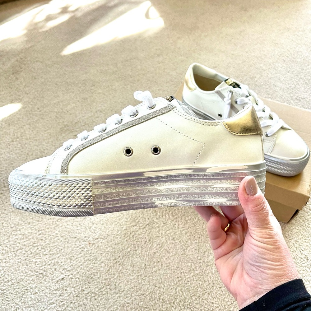 Vintage Havana White and Gold Star Sneakers - Picture 10 of 16
